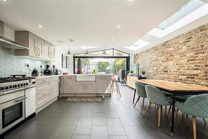 4 Bedroom Property To Rent In Mordaunt Street, London, SW9