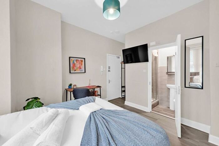 1 Bedroom Studio To Rent In Wightman Road, Haringey, London, N8