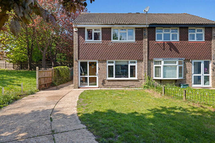 3 Bedroom Semi-Detached House For Sale In Nicholas Road, Croydon, CR0