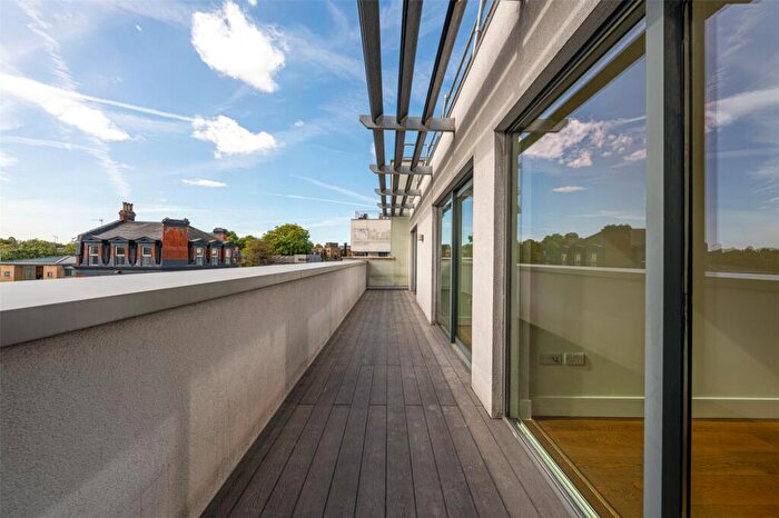 3 Bedroom Flat To Rent In Jamestown Road, London, NW1