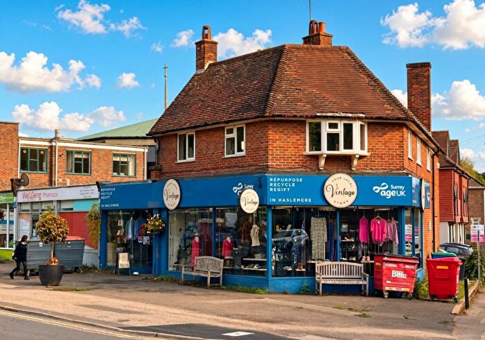 3 Bedroom Flat For Sale In - Junction Place, Haslemere, Surrey, GU27