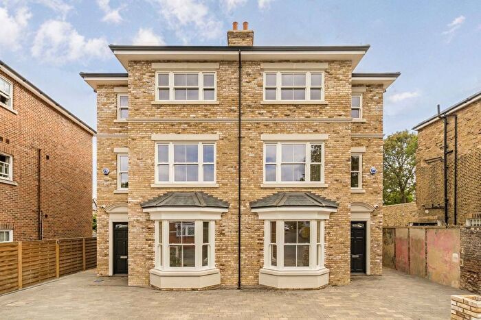 4 Bedroom Property For Sale In Matham Road, East Molesey, KT8