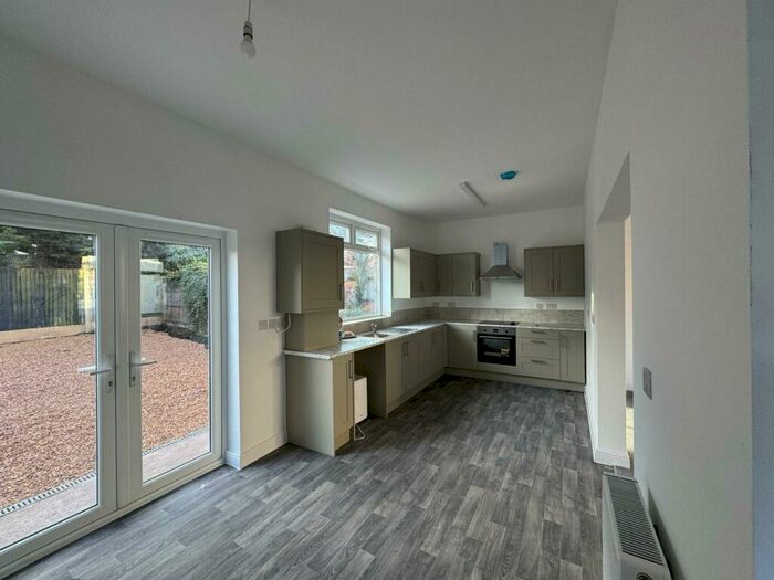 3 Bedroom House To Rent In Trent Street, Worksop, S80