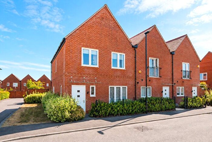 3 Bedroom End Of Terrace House For Sale In Pinsent Road, Winchester, Hampshire, SO22
