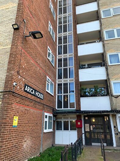 2 Bedroom Flat To Rent In Arica House, London, SE16