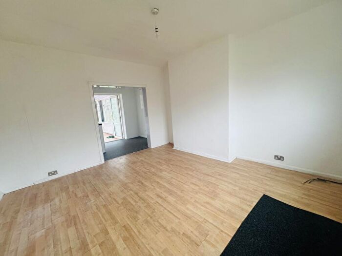 3 Bedroom Semi Detached House To Rent In Westlands Drive, Allerton, Bradford, BD15