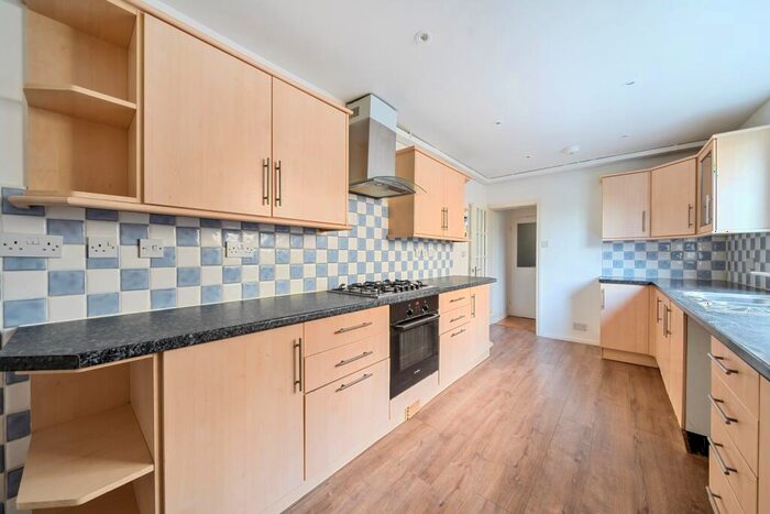 4 Bedroom Terraced House To Rent In College Avenue Gillingham, ME7