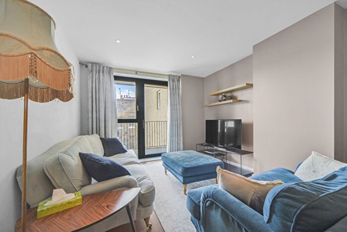 2 Bedroom Flat To Rent In Goldsmiths Row, London, E2