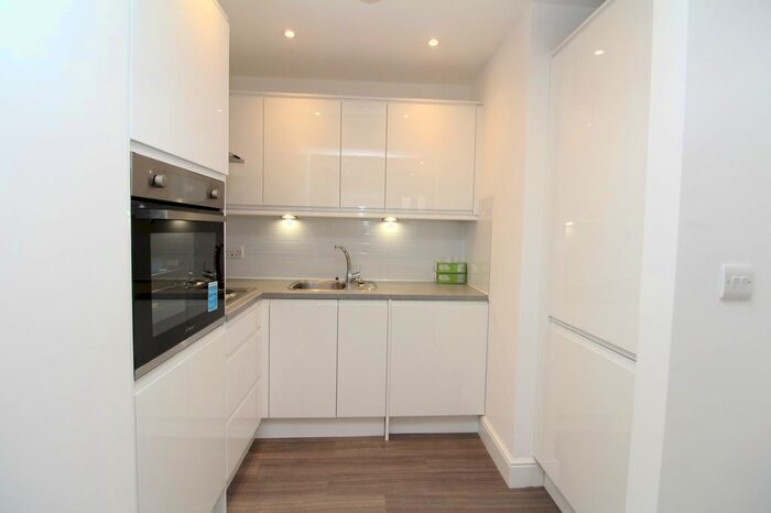 2 Bedroom Maisonette To Rent In Amersham Vale, New Cross, SE14