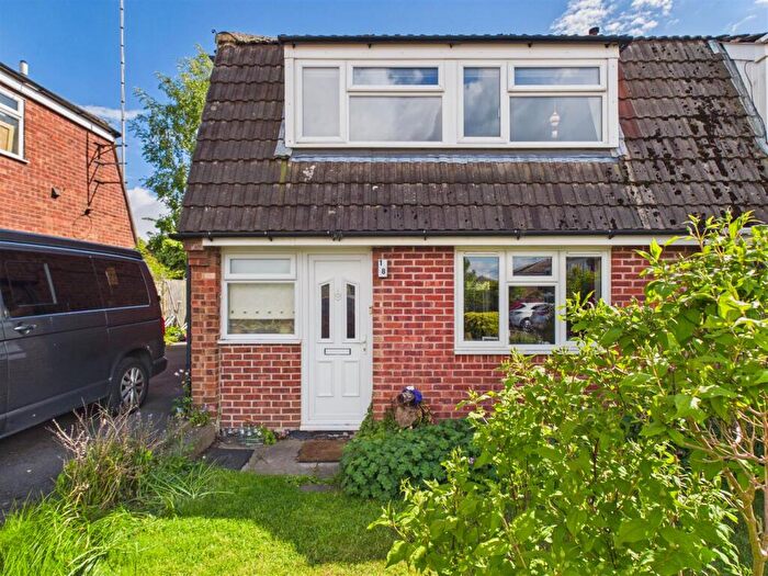 3 Bedroom Semi-Detached House For Sale In Ferrers Close, Castle Donington, Derby, DE74