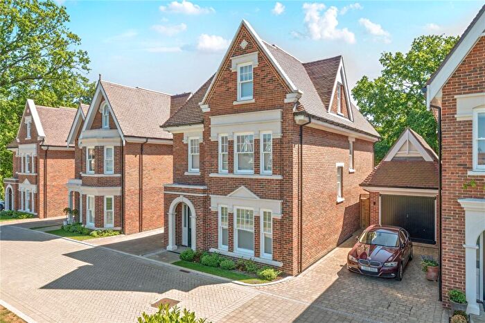 4 Bedroom Detached House To Rent In Broadoaks Park Road, West Byfleet, Surrey, KT14