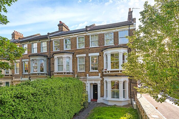 2 Bedroom Flat To Rent In Effra Road, London, SW2