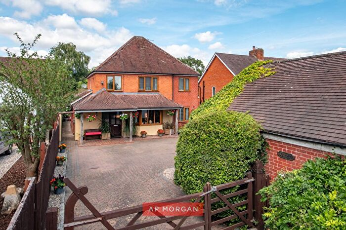 4 Bedroom Detached House For Sale In Worcester Road, Wychbold, Droitwich, Worcestershire, WR9