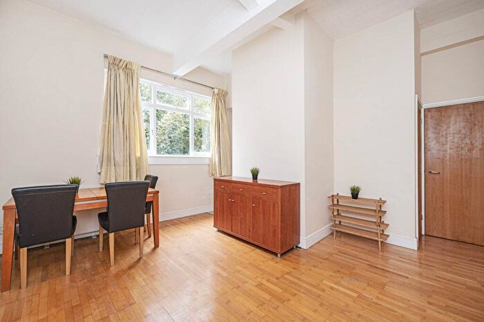 2 Bedroom Flat To Rent In Adelina Yard, , Whitechapel, London, E1