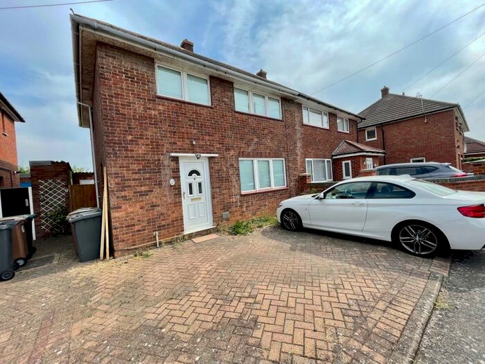 3 Bedroom House To Rent In Hillcroft Close, Luton, LU4
