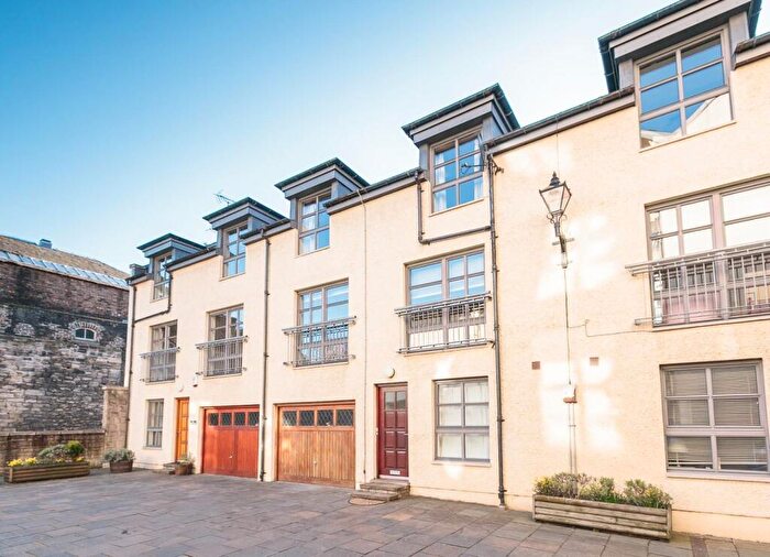 3 Bedroom House For Sale In Old Tolbooth Wynd, Old Town, Edinburgh, EH8