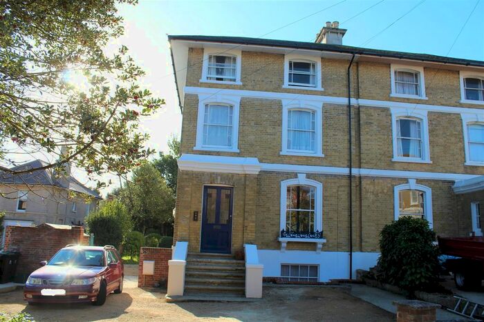 2 Bedroom Flat To Rent In Lansdowne Square, Weymouth, DT4