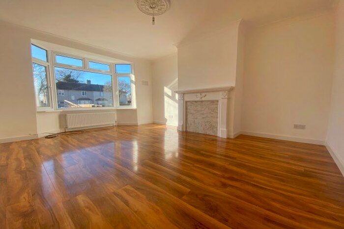 3 Bedroom Property To Rent In Briset Road, London, SE9