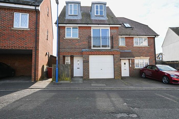 3 Bedroom Semi-Detached House To Rent In Lewis Road, Selsey, PO20