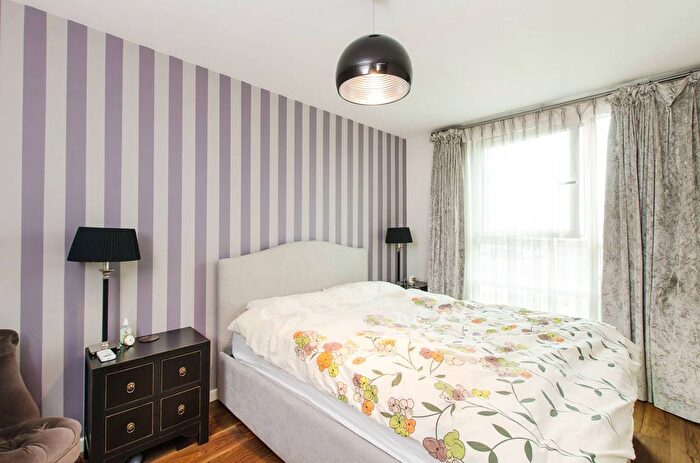 2 Bedroom Flat To Rent In St George Wharf, Vauxhall, London, SW8