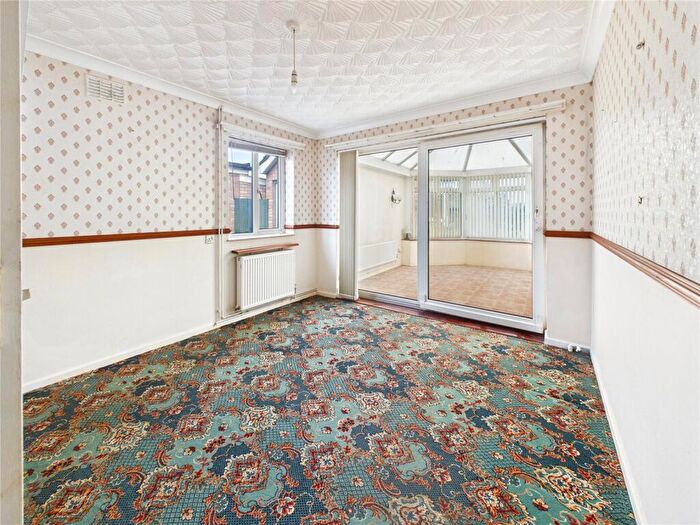 4 Bedroom Bungalow For Sale In Bromeswell Road, Ipswich, Suffolk, IP4 - Photo 3