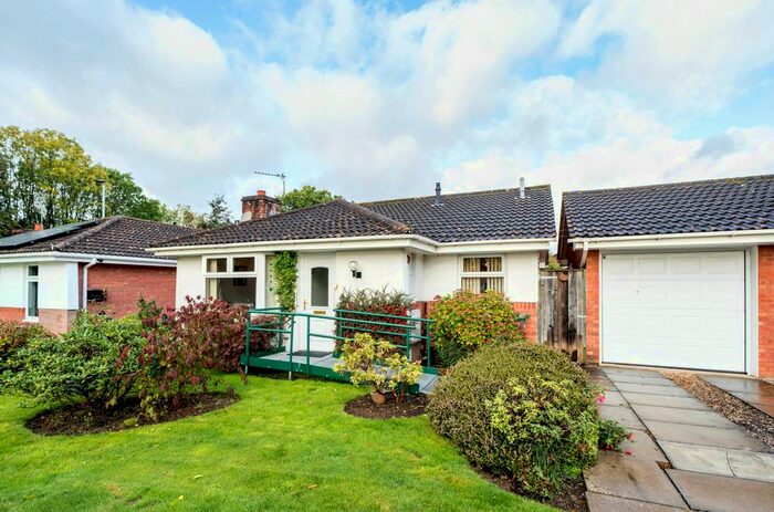 2 Bedroom Detached Bungalow For Sale In Newbury Drive, Bovey Tracey, Newton Abbot, TQ13