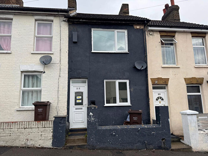 2 Bedroom Terraced House To Rent In Albany Road, Chatham, ME4