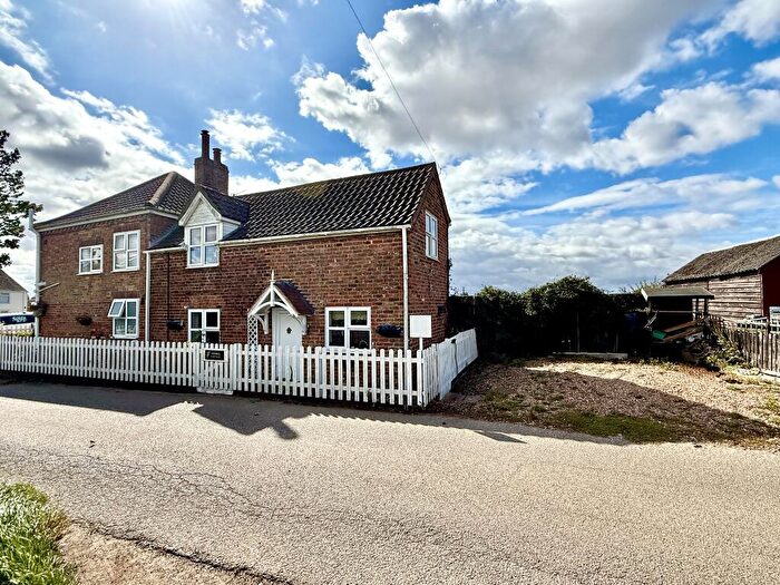 2 Bedroom Cottage For Sale In Hocklesgate, Fleet, PE12