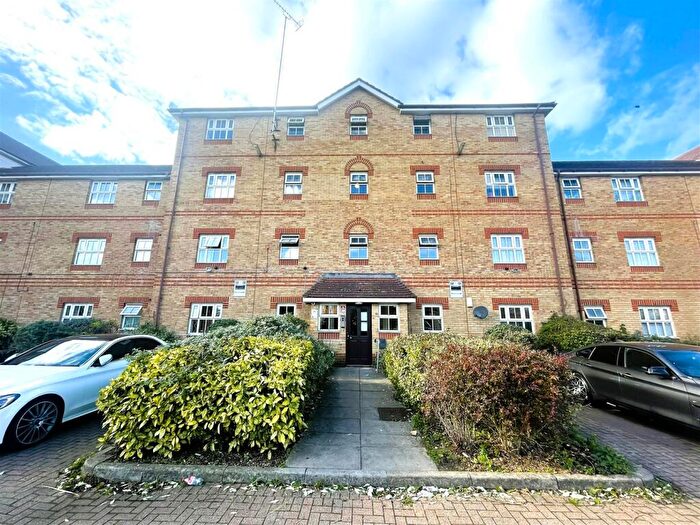 1 Bedroom Apartment To Rent In Bluebell Way, Ilford Essex, IG1