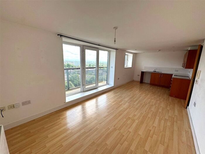 1 Bedroom Flat To Rent In Lakeside Rise, Manchester, Greater Manchester, M9