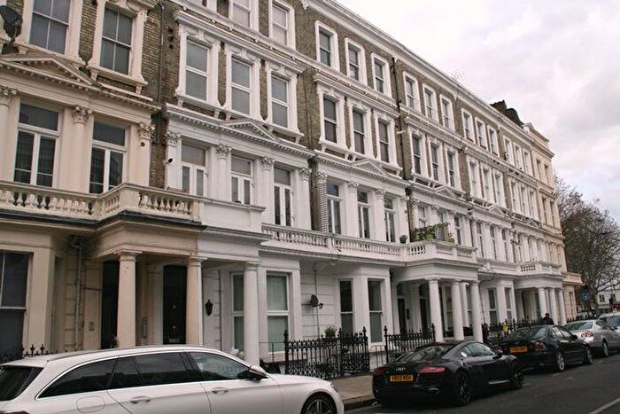 1 Bedroom Flat To Rent In Barons Court Road, West London, W14