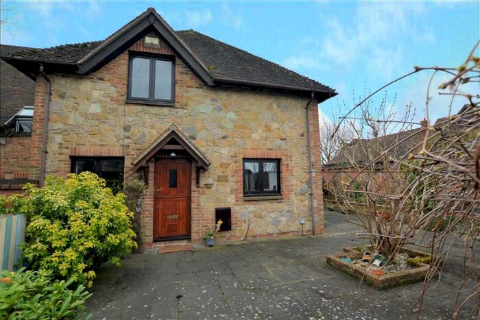 3 Bedroom Mews To Rent In Church Farm Barns, Mortimer, Reading, RG7