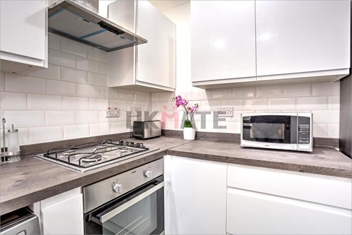 4 Bedroom Flat To Rent In Kennington Park Road, SE11