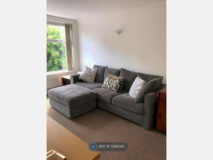 2 Bedroom Flat To Rent In Burton House, Manchester, M20