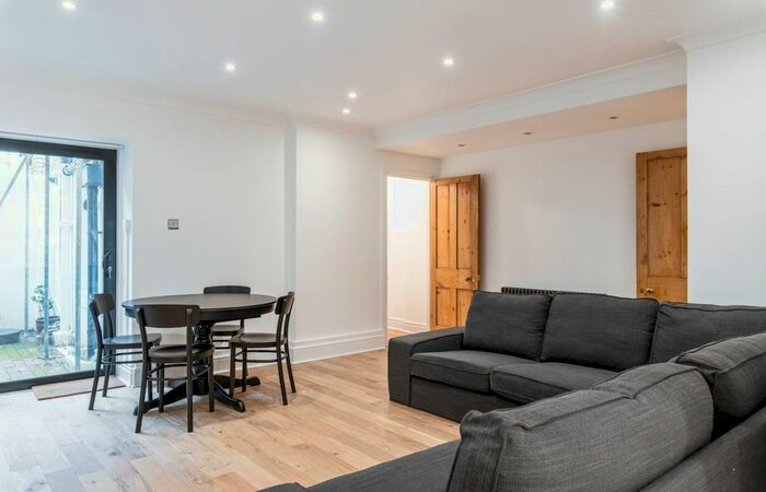 2 Bedroom Flat To Rent In Chesham Place, Brighton BN2