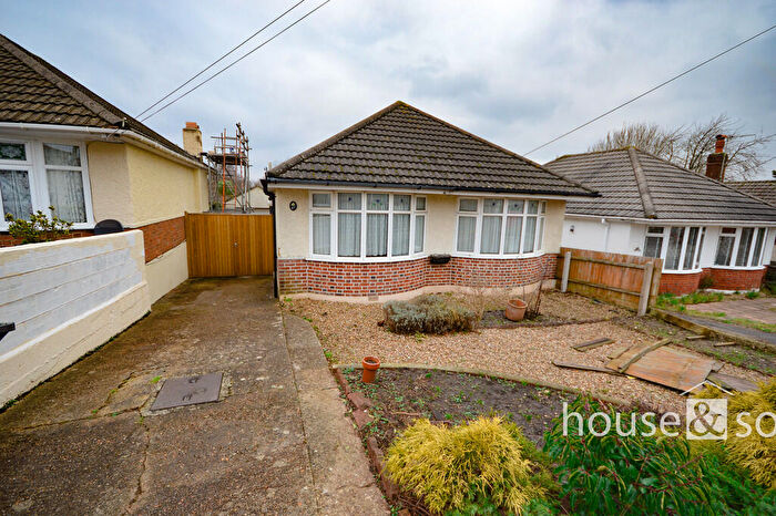 2 Bedroom Detached Bungalow To Rent In Daws Avenue, Bournemouth, BH11