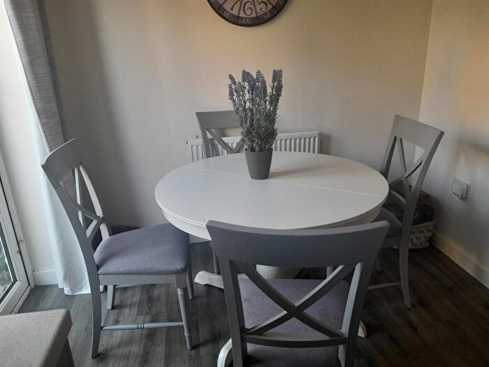 2 Bedroom Semi-Detached House For Sale In Edwards Drive, Fair Oak, SO50