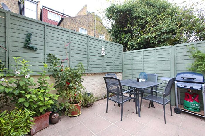 2 Bedroom Flat To Rent In Cathles Road, Clapham South, SW12