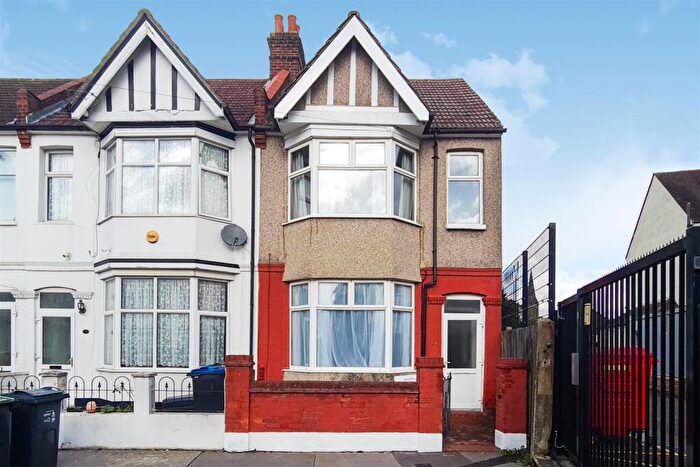 3 Bedroom End Of Terrace House For Sale In Constance Road, Croydon, CR0