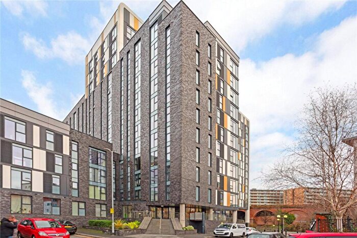 2 Bedroom Apartment To Rent In Woden Street, Salford, Greater Manchester, M5