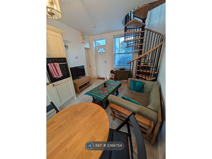 1 Bedroom Maisonette To Rent In Meadowside, Chelmsford, CM2