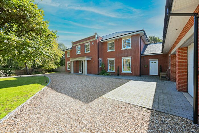 6 Bedroom Detached House For Sale In Avon Castle Drive, Ringwood, BH24