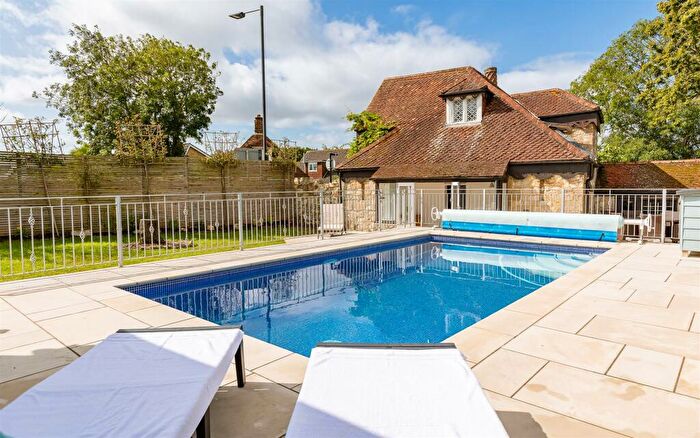4 Bedroom Detached House For Sale In Detached Cottage With Annexe And Swimming Pool - Baring Road, Cowes, PO31