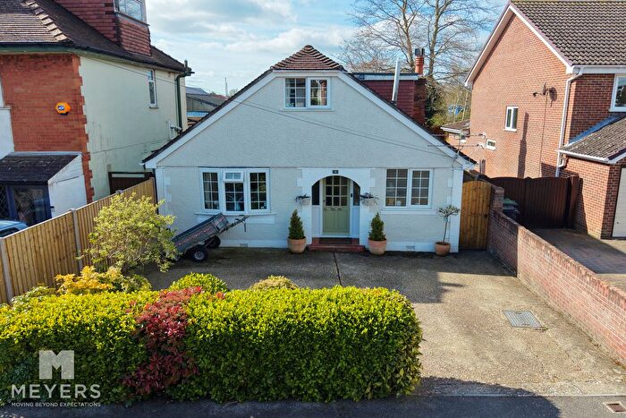 3 Bedroom Chalet For Sale In Lodge Road, Christchurch, BH23