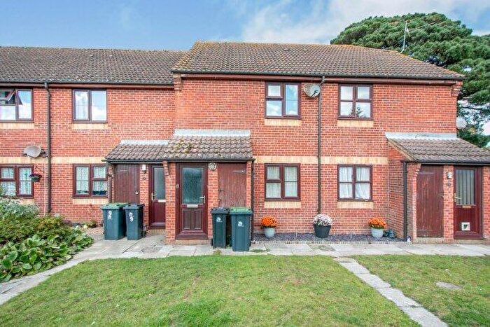 1 Bedroom Flat To Rent In Stonechat Court, Christchurch, BH23