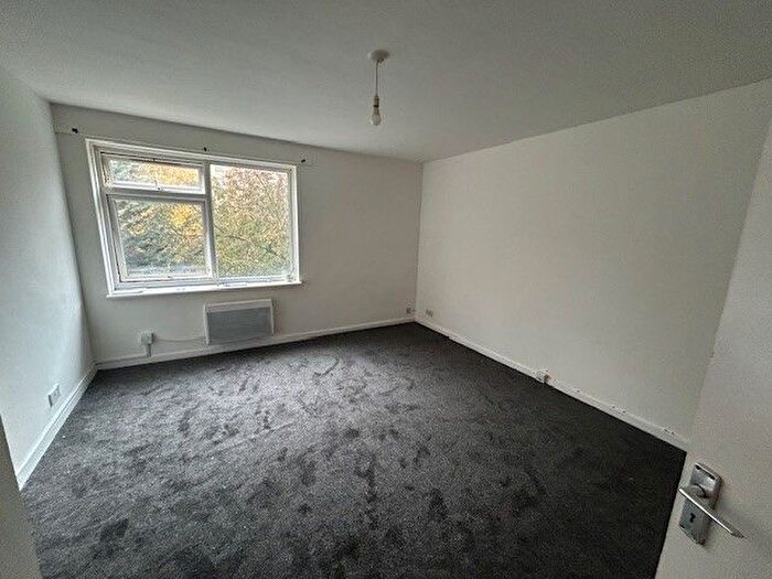 2 Bedroom Flat To Rent In Block B, Chelsea Close, Harlesden, NW10