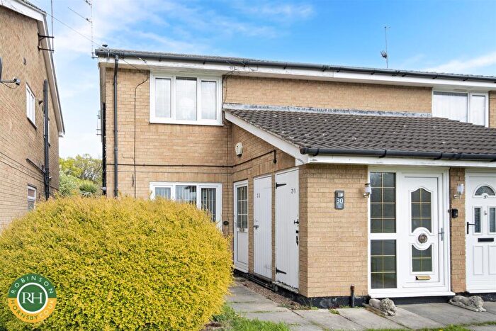 2 Bedroom Maisonette For Sale In Gayton Close, Doncaster, DN4