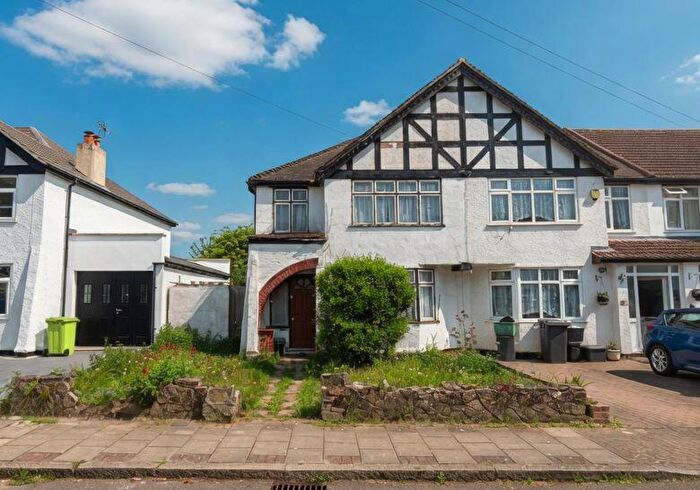 3 Bedroom End Of Terrace House For Sale In Ruskin Walk, Bromley, Kent, BR2