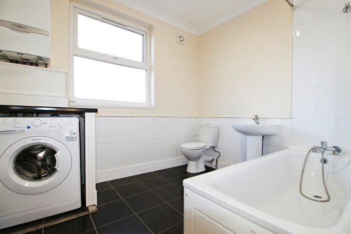 1 Bedroom Maisonette To Rent In Herga Road, Harrow Weald, Harrow, HA3