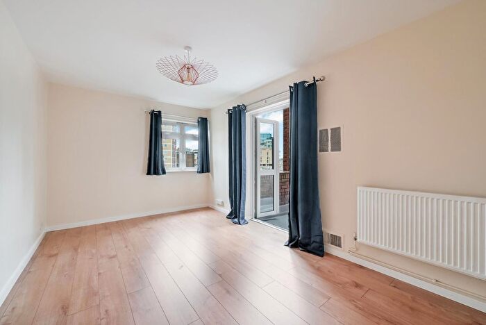 2 Bedroom Flat To Rent In Plume House, Greenwich, London, SE10